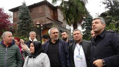 G­ü­n­e­r­i­ ­C­i­v­a­o­ğ­l­u­ ­A­h­m­e­t­ ­H­a­k­a­n­­ı­n­ ­e­v­i­n­i­ ­z­i­y­a­r­e­t­ ­e­t­t­i­